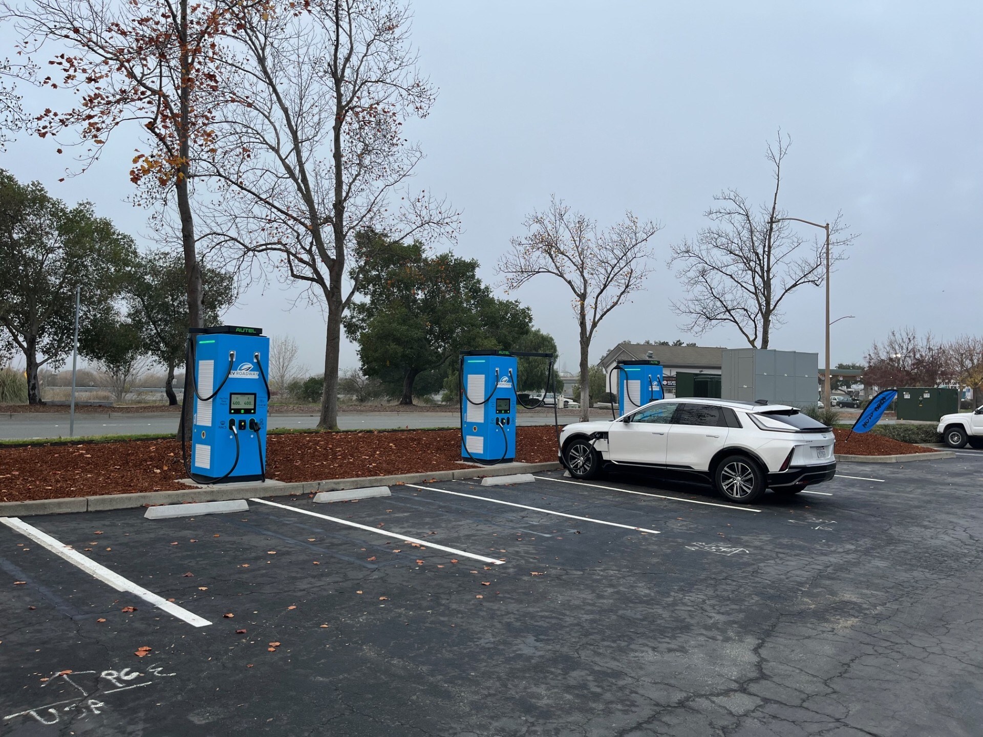 EV Roadway opens dc fast charging site in California